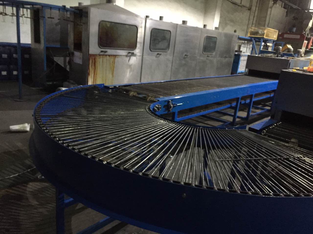 轉(zhuǎn)彎網(wǎng)鏈輸送機