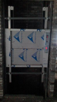 封閉轎廂式提升機(jī)